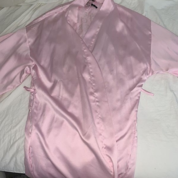 Robe - Picture 3 of 4